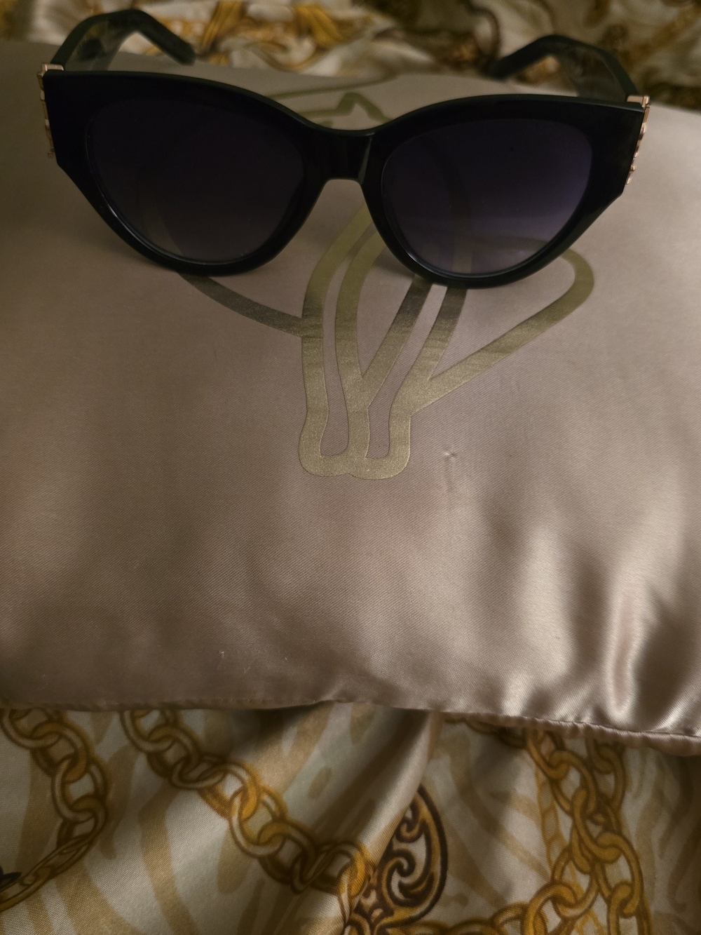 Black Cat-Eye Women's Sunglasses - Stylish Sun Protection